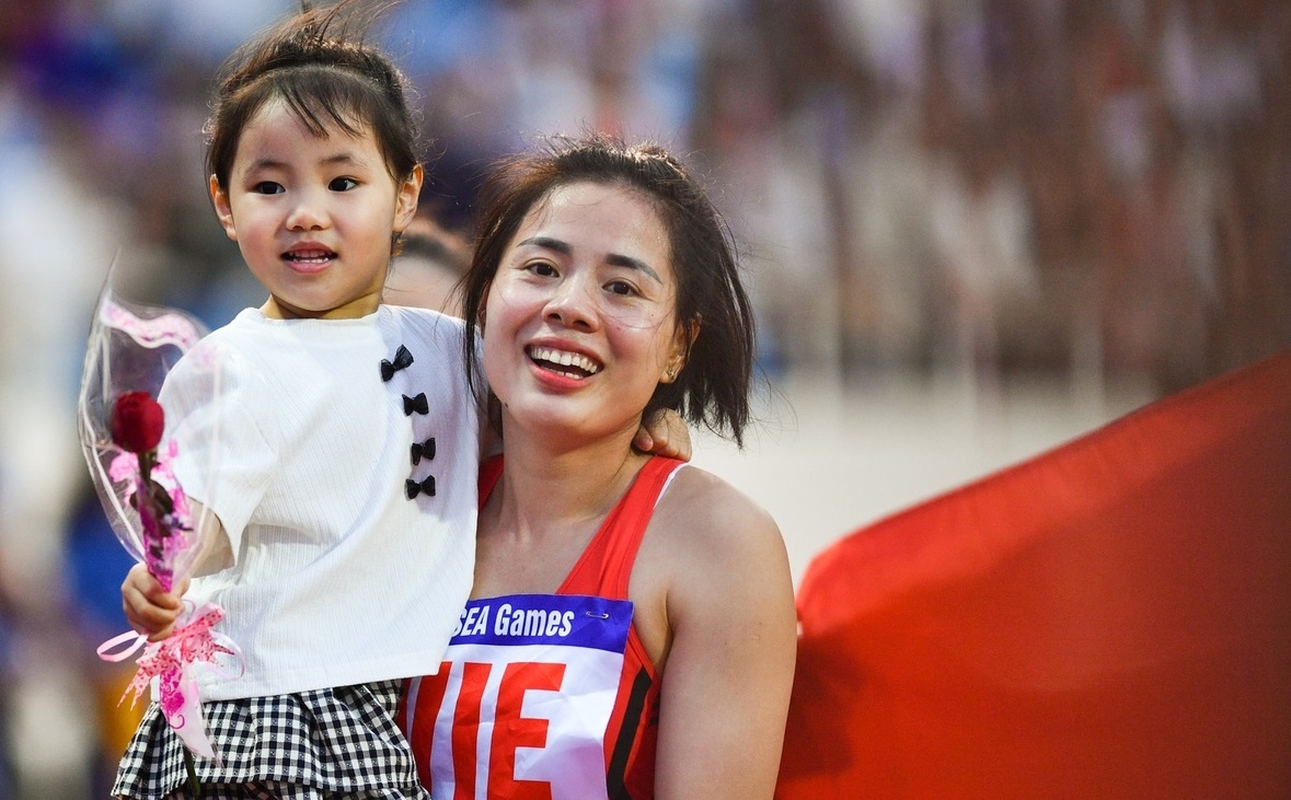 Nguyen Thi Huyen gianh HCB 400 m nu o giai chau A hinh anh