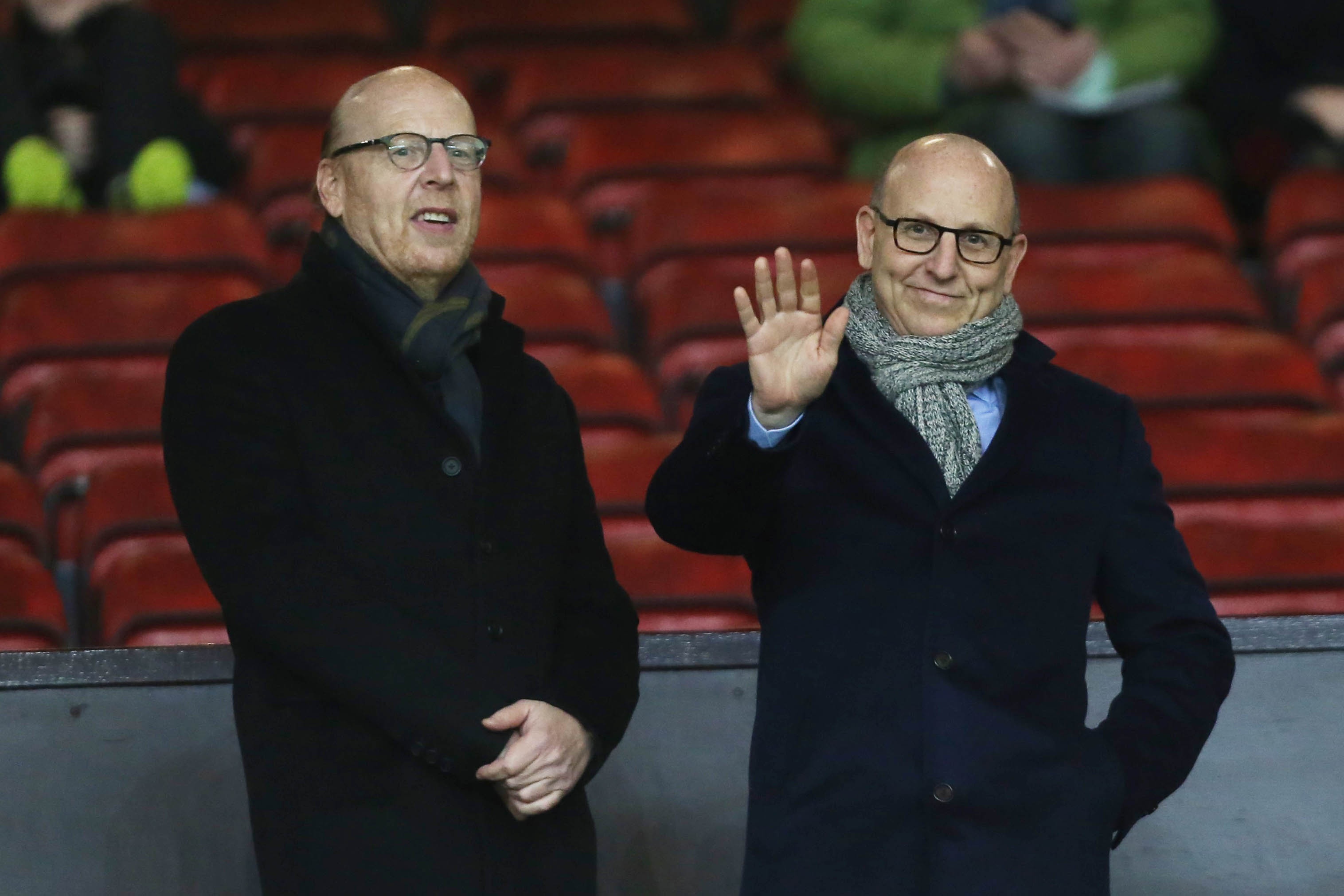 Nha Glazer dang huy hoai MU hinh anh