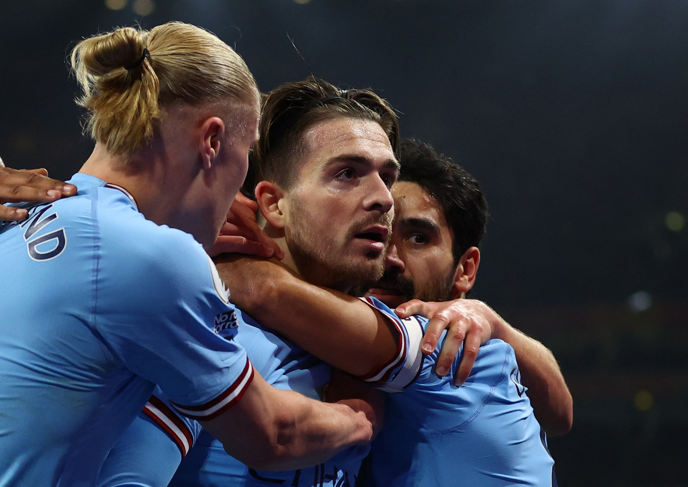 Grealish bat dau xung dang voi gia 100 trieu bang hinh anh