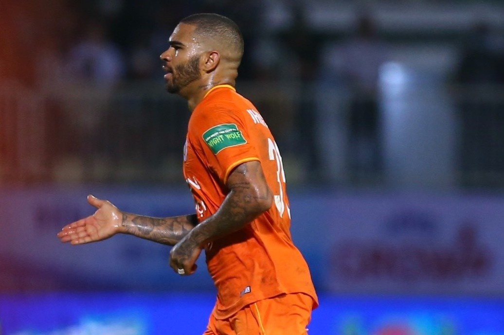 HAGL bi CLB CAHN cam hoa hinh anh