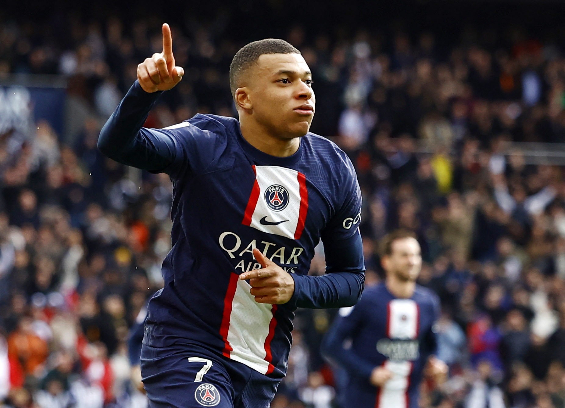 Mbappe khong duoc deo bang doi truong PSG hinh anh