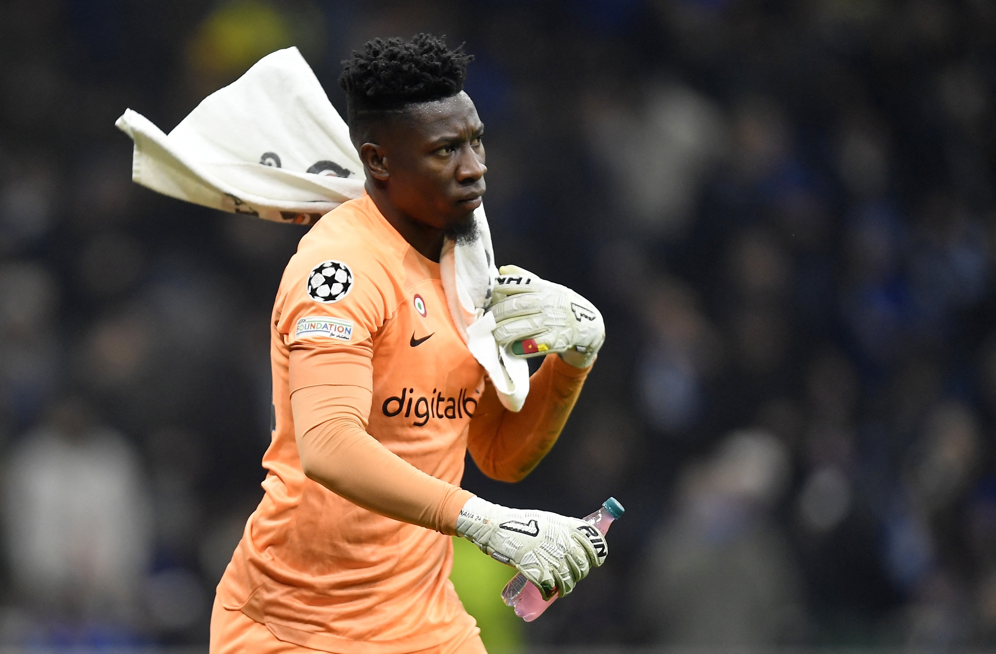 Thu mon Inter bao Dzeko 'im mom' tai Champions League hinh anh