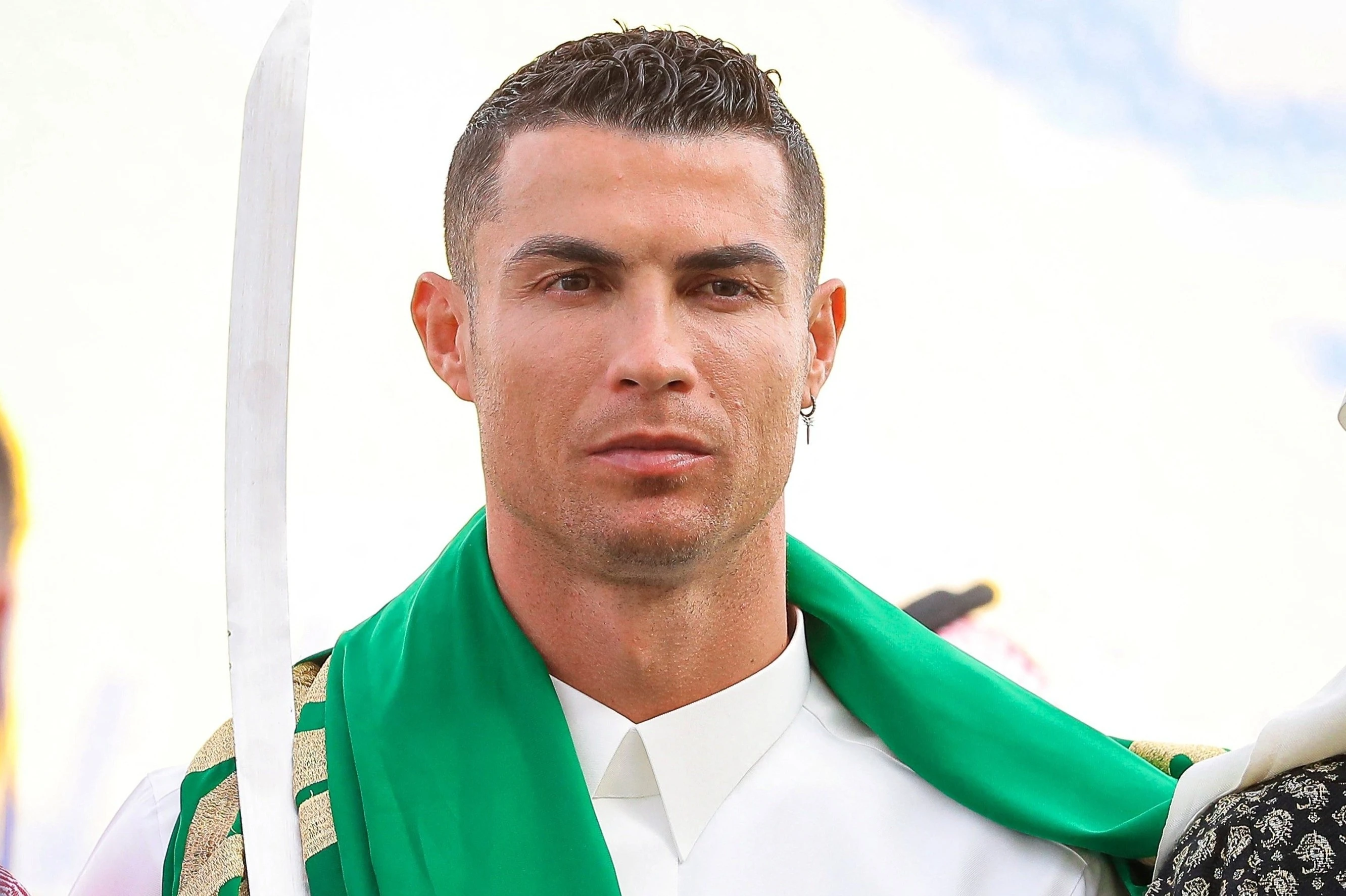 Ronaldo co duoc nhan huy chuong neu MU vo dich? hinh anh