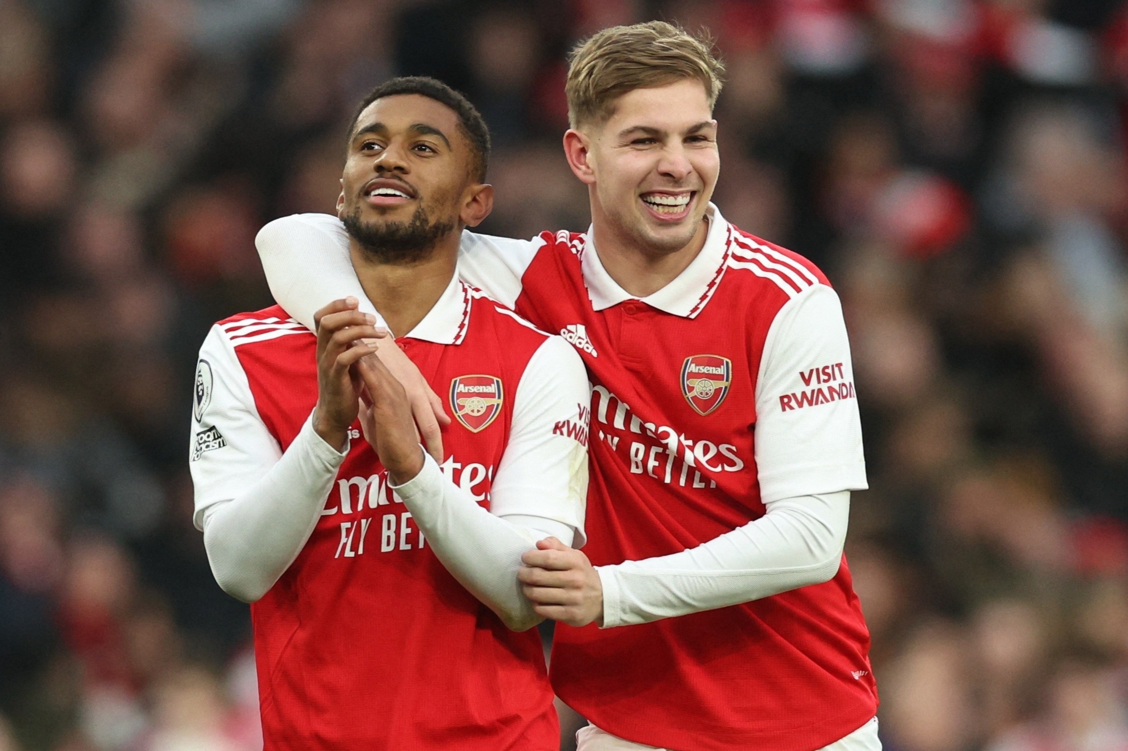 Sieu pham phut 90+7 giup Arsenal thang nguoc 3-2 hinh anh