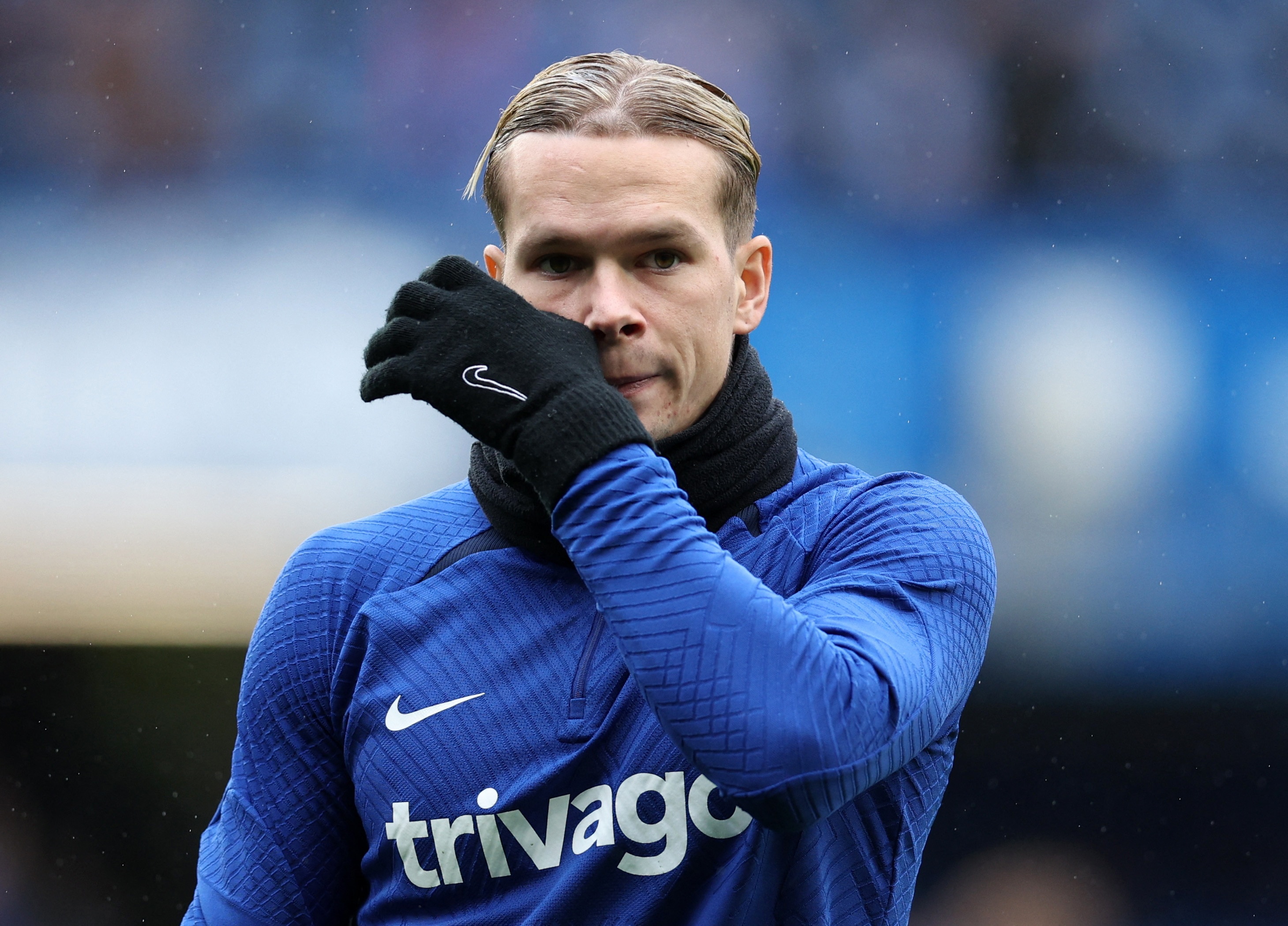 Chelsea lang phi tien bac voi tan binh 100 trieu euro? hinh anh