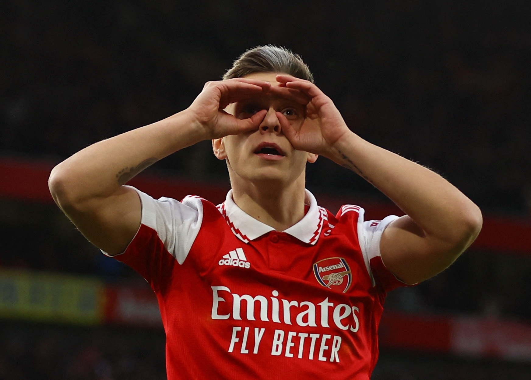 Trossard di vao lich su Ngoai hang Anh hinh anh