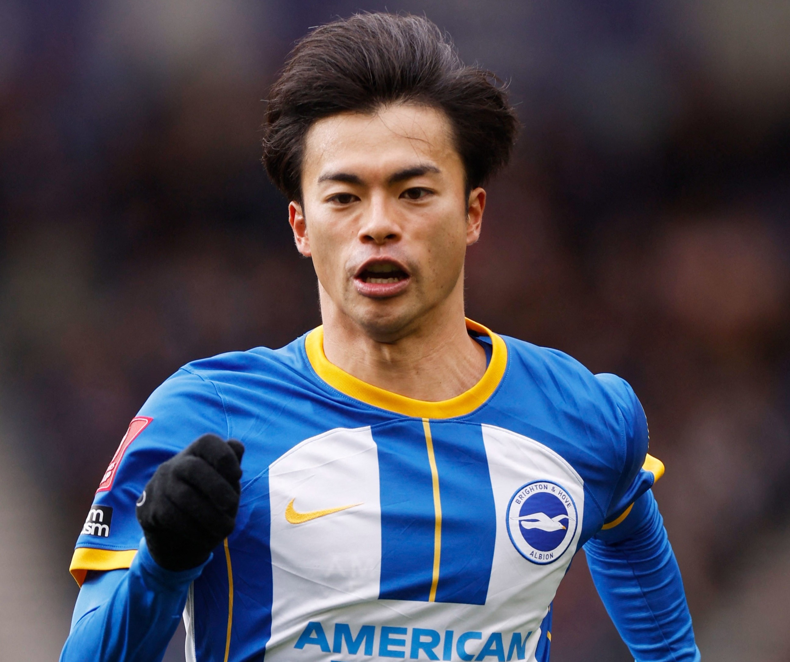 Mitoma tiep tuc toa sang hinh anh