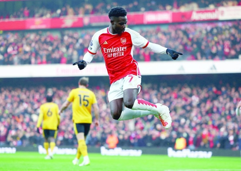 Arsenal dang tien hoa hinh anh