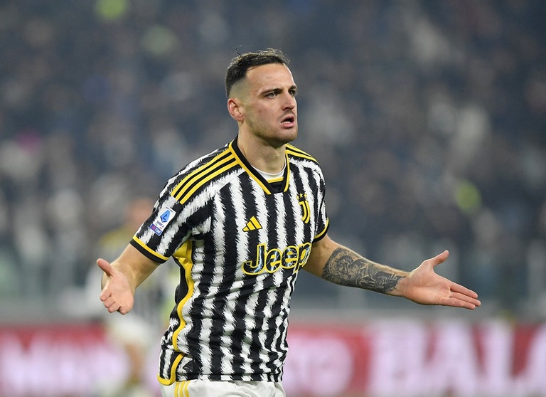 Ha Napoli, Juventus chiem ngoi dau Serie A hinh anh