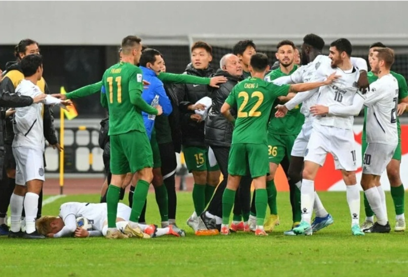 AFC ra an phat vu doi bong Thai Lan, Trung Quoc danh nhau hinh anh