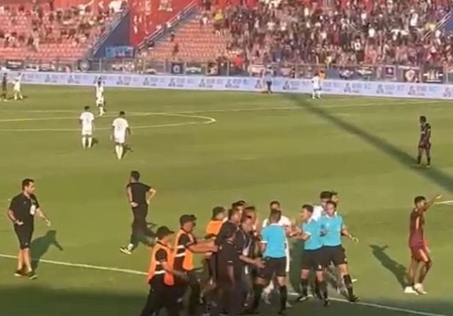 Phan doi trong tai, CLB Indonesia tu choi thi dau hinh anh