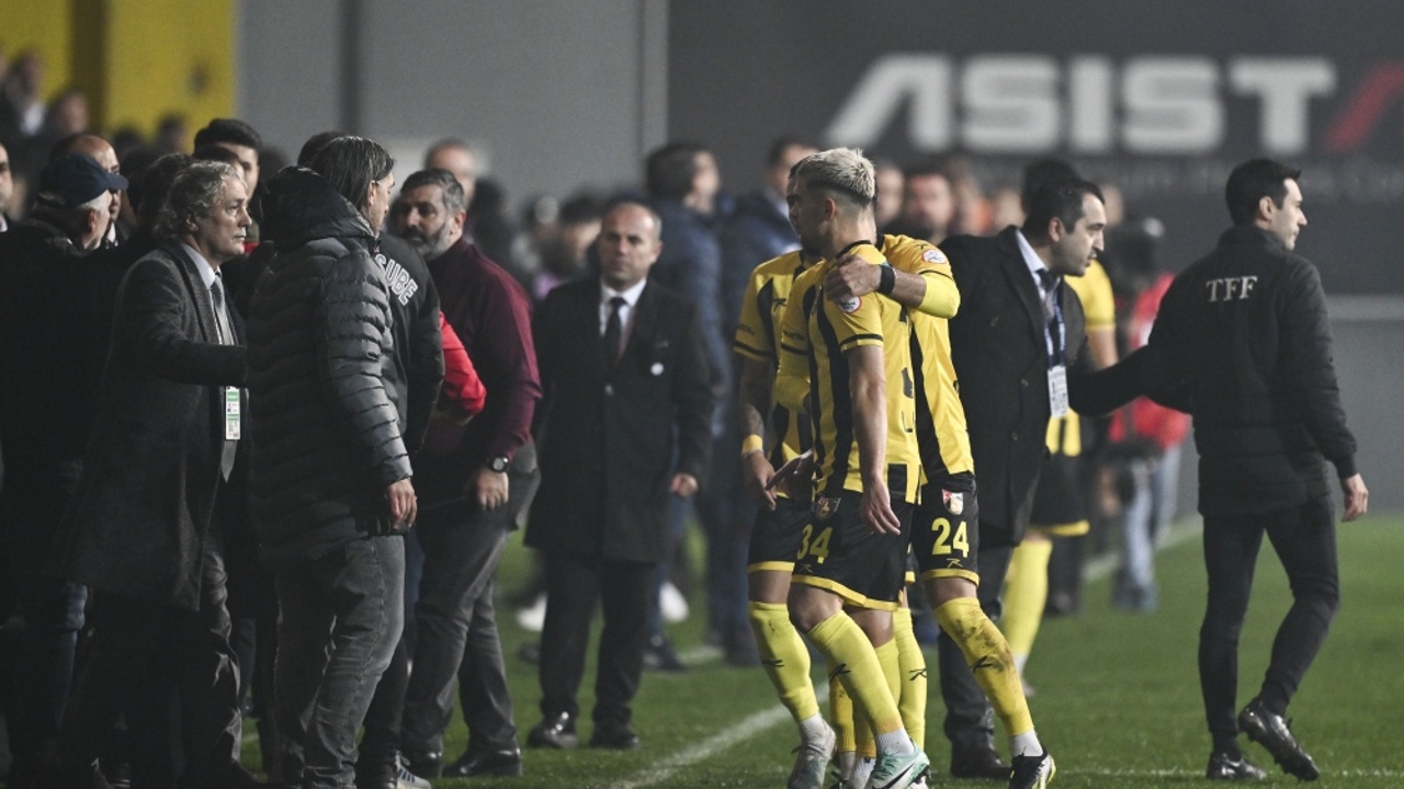 Be boi moi cua bong da Tho Nhi Ky hinh anh