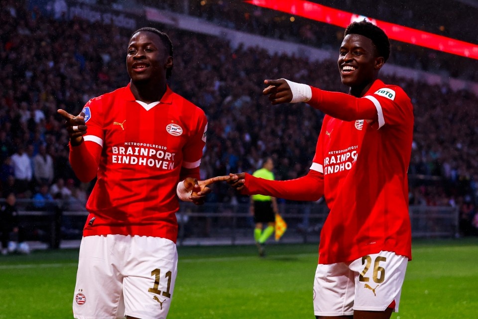 Doi chau Au duy nhat toan thang o giai VDQG mua nay hinh anh