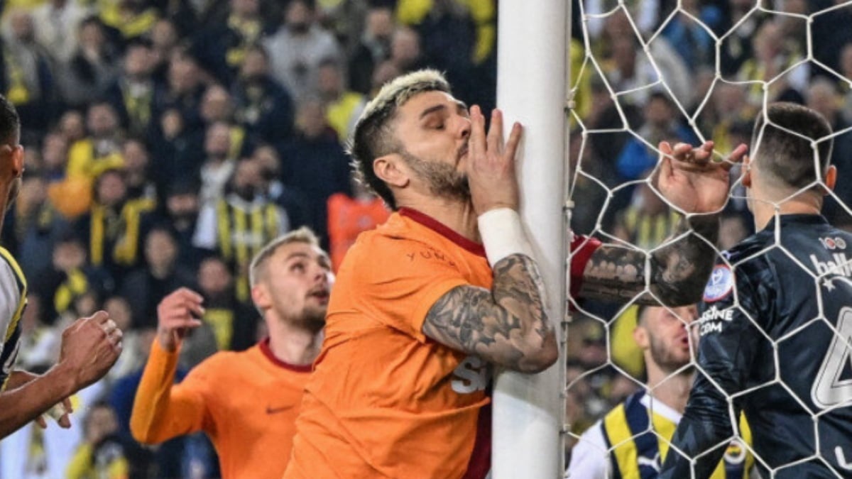 Tranh cai xay ra o tran derby Tho Nhi Ky hinh anh