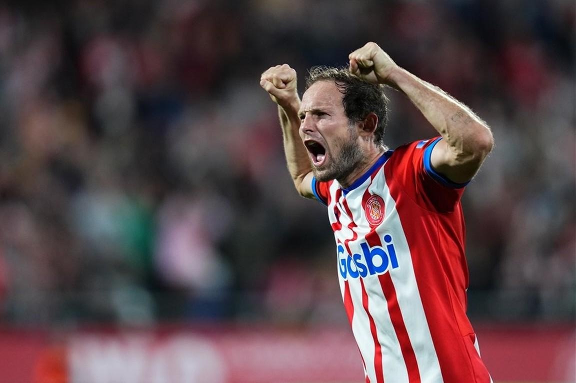 Daley Blind dang khien tat ca ngo ngang hinh anh