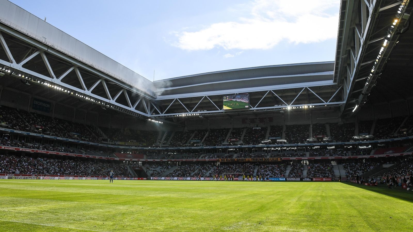 Doi bong Phap di chuyen 6.500 km de thi dau, roi thua 0-12 hinh anh