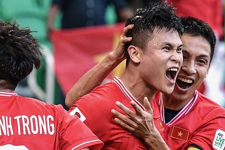 Tuyen Viet Nam da ca hai tran gap Nepal tren san nha hinh anh