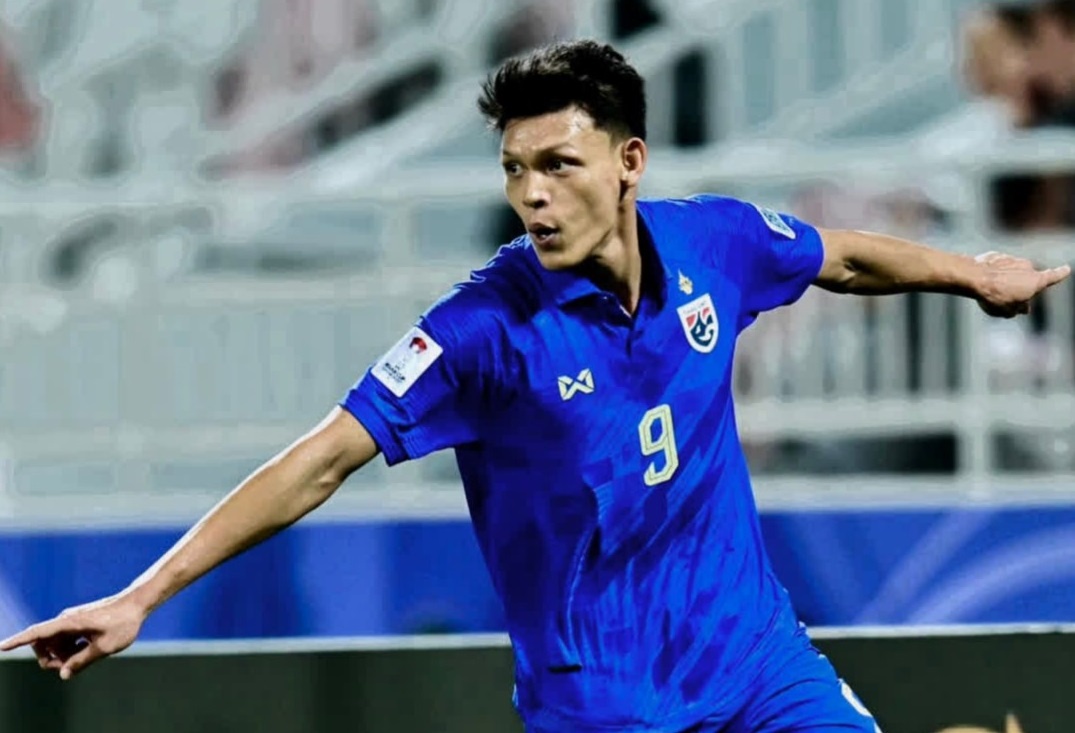 Supachai di vao lich su bong da Thai Lan hinh anh