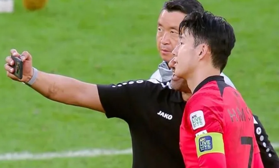 Doi nha mat diem, Son Heung-min van vui ve selfie voi doi thu hinh anh