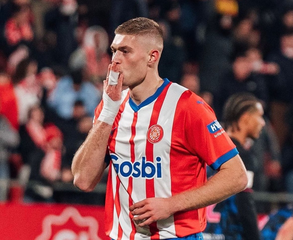 Tien dao Girona ghi hat-trick trong 6 phut hinh anh