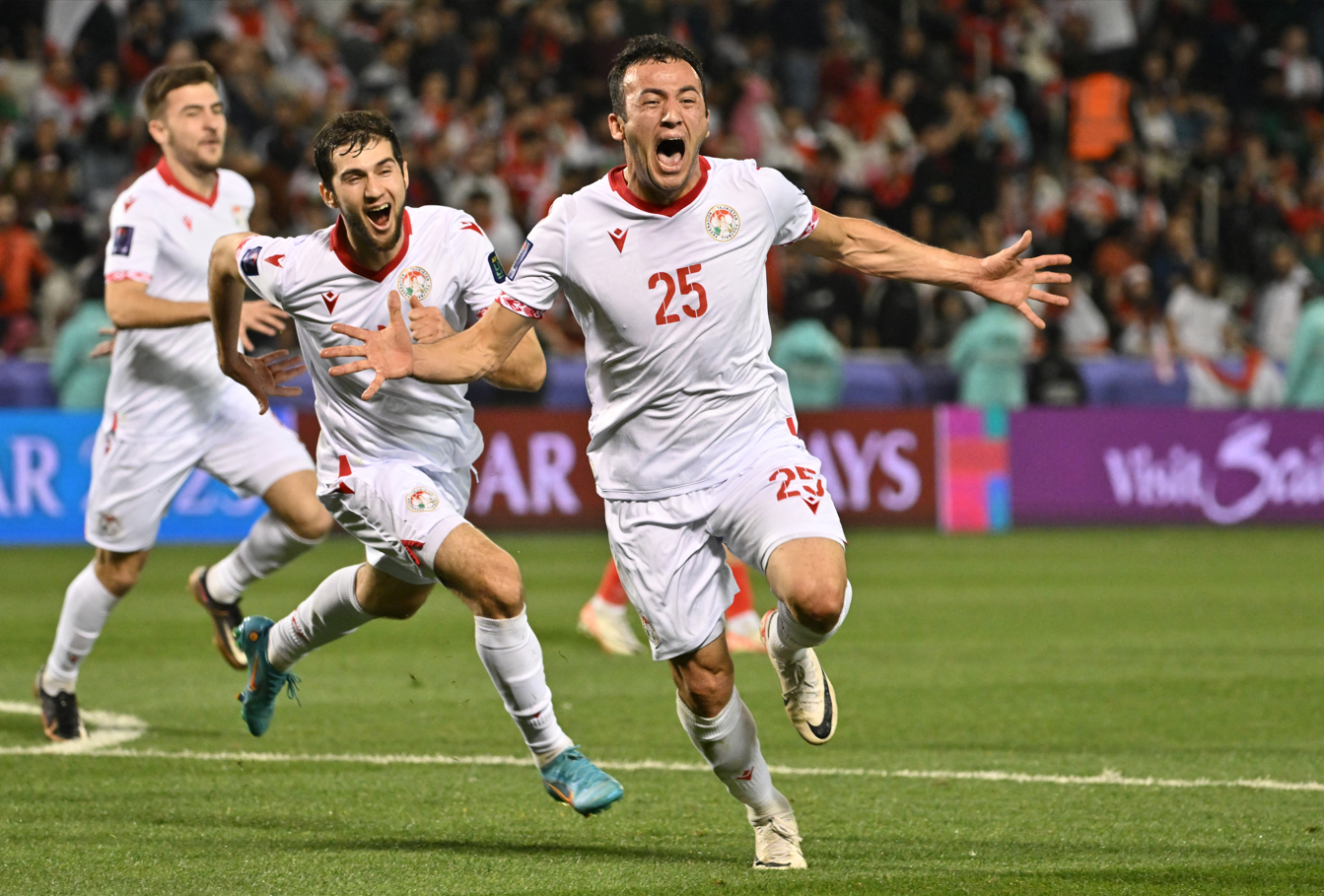 Doi tuyen hang 106 the gioi lam nen lich su o Asian Cup hinh anh