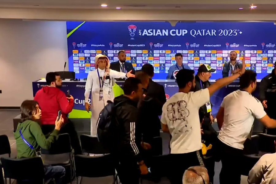 Nha bao Iraq gian du, doi danh HLV doi nha sau tran thua Jordan hinh anh