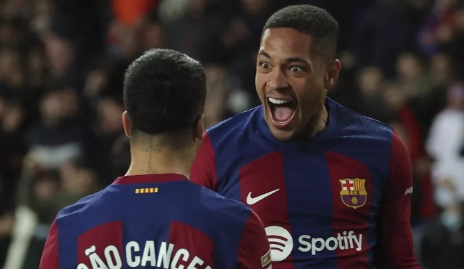 Tien dao Barcelona khoc sau khi ghi ban hinh anh