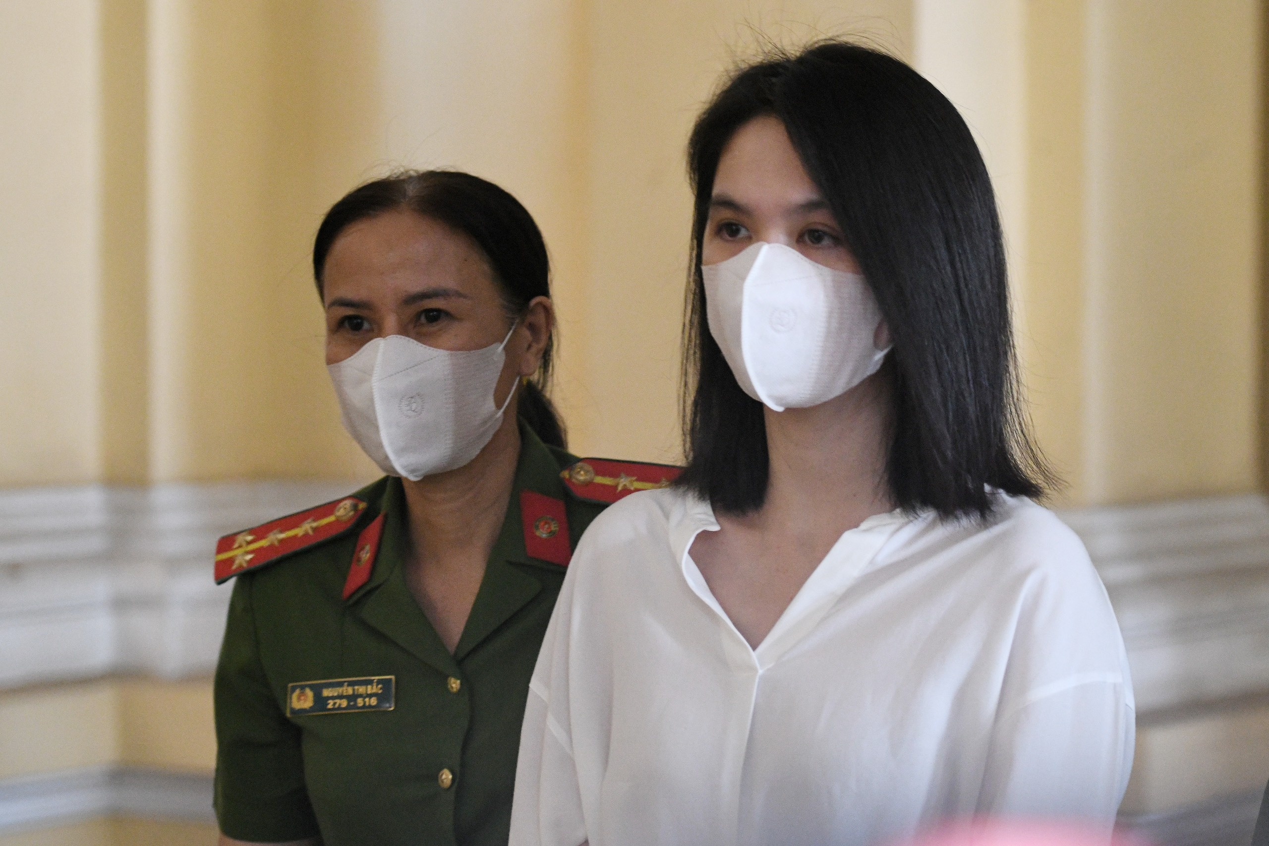 Ngoc Trinh bi tuyen phat 1 nam tu treo hinh anh