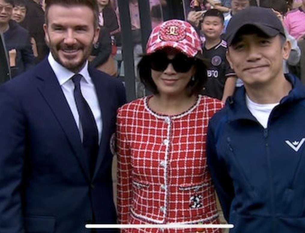 Luong Trieu Vy hoi ngo Beckham trong ngay Messi du bi hinh anh