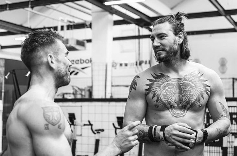 Co bap dang kinh ngac cua Nicklas Bendtner hinh anh