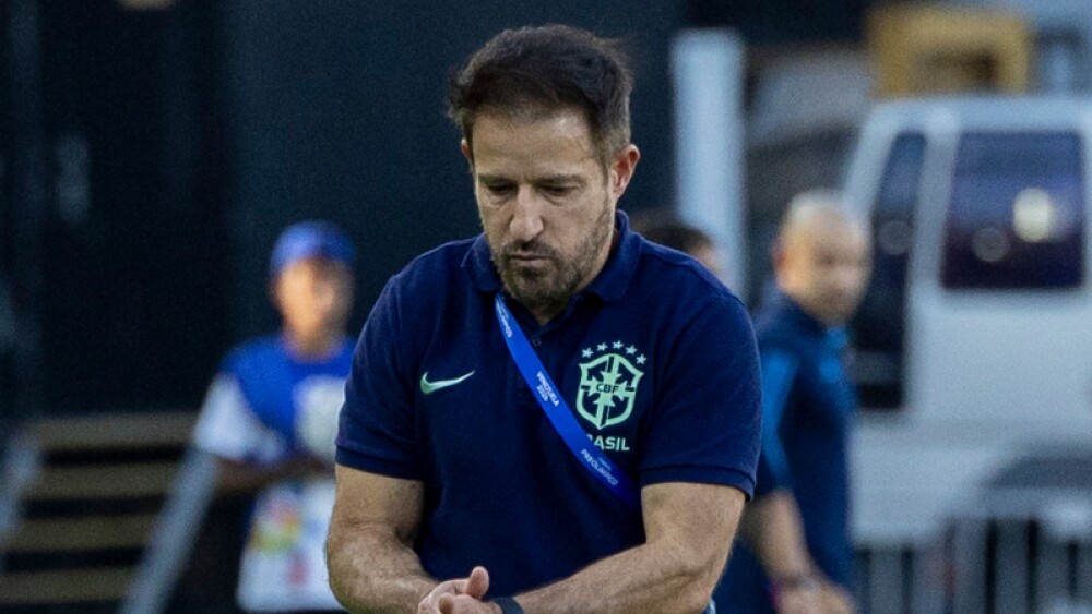 Brazil mat ve Olympic, CDV nem trung vao xe HLV hinh anh