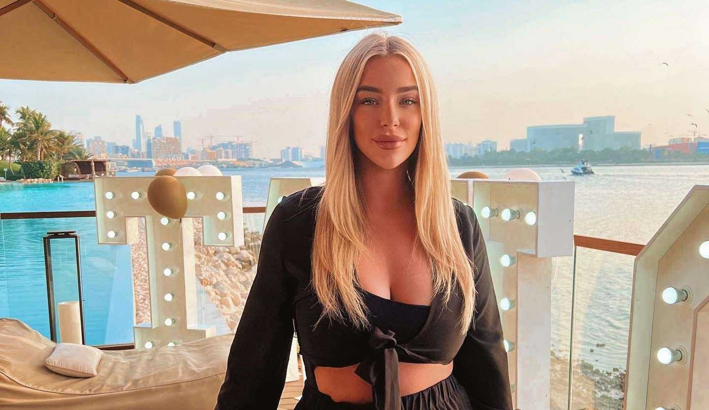 Vo Mahrez soc khi biet chong sang Saudi Arabia hinh anh