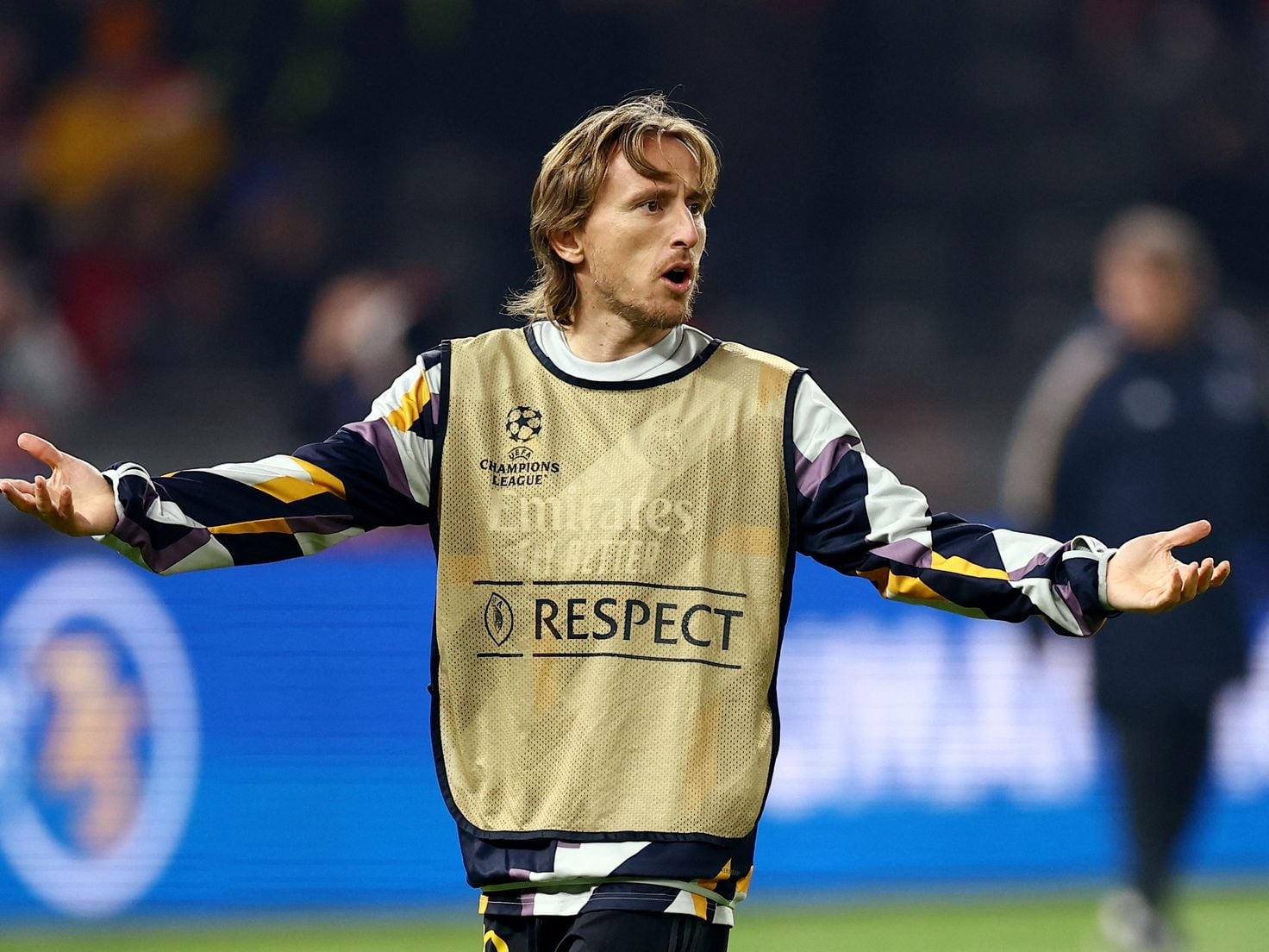 Modric noi gian hinh anh