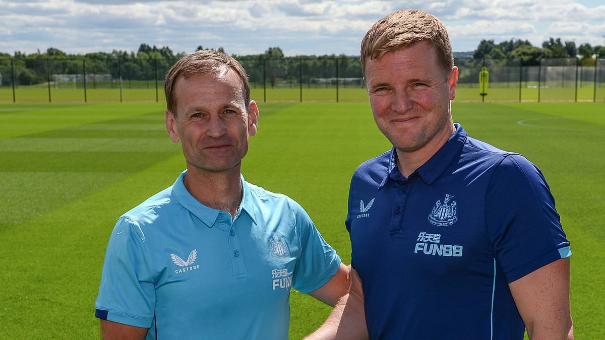 HLV Newcastle so lo bi mat ve tay MU hinh anh