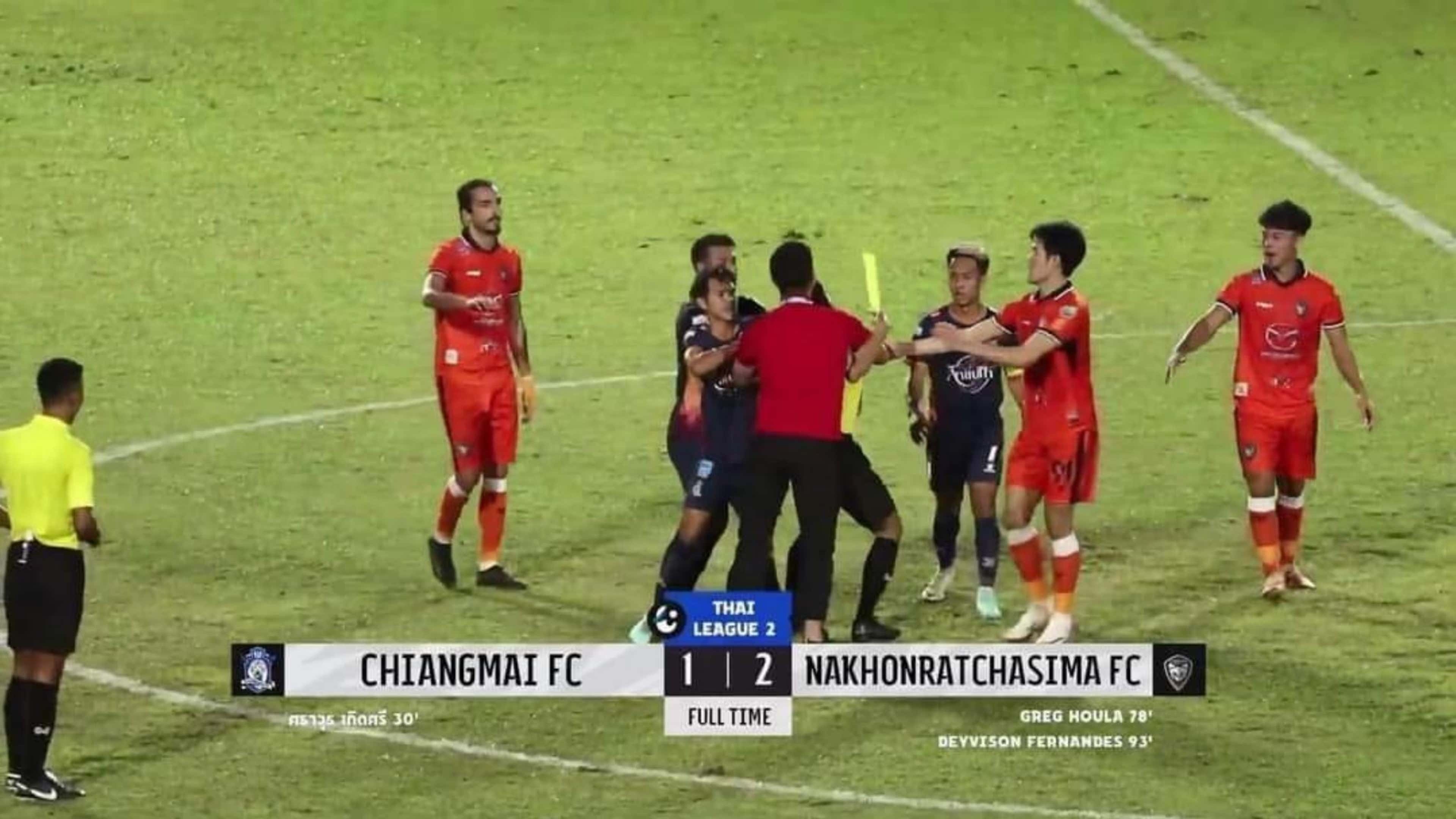 HLV vao san bop co trong tai o giai Thai Lan hinh anh