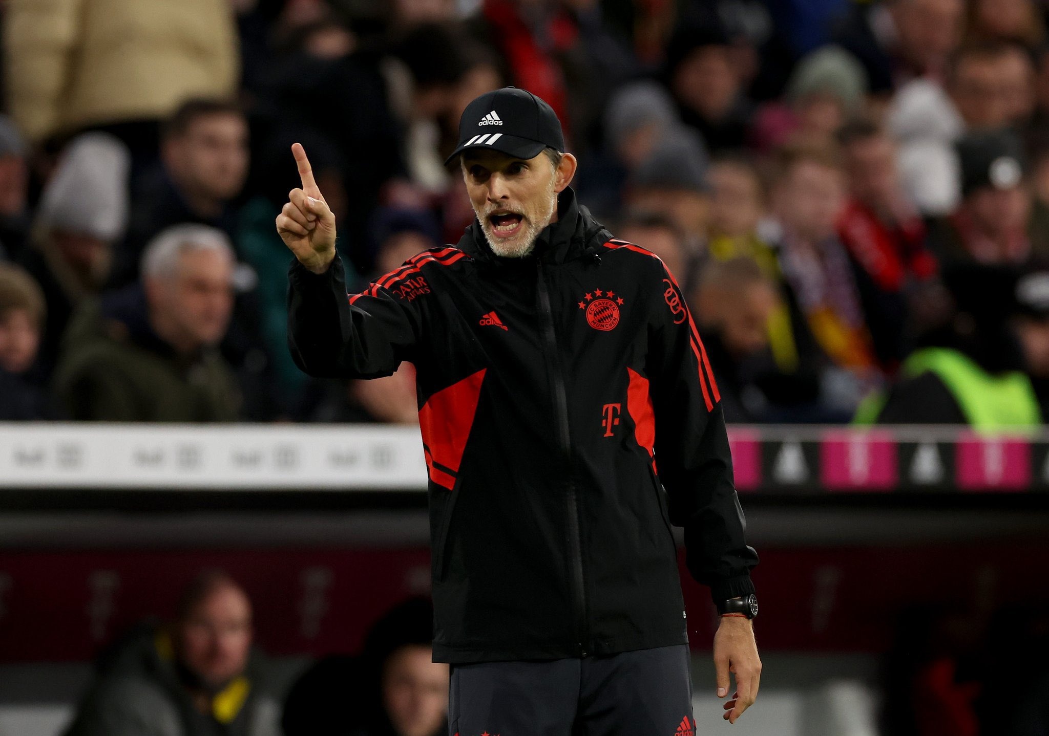 Bayern Munich chia hai phe hinh anh