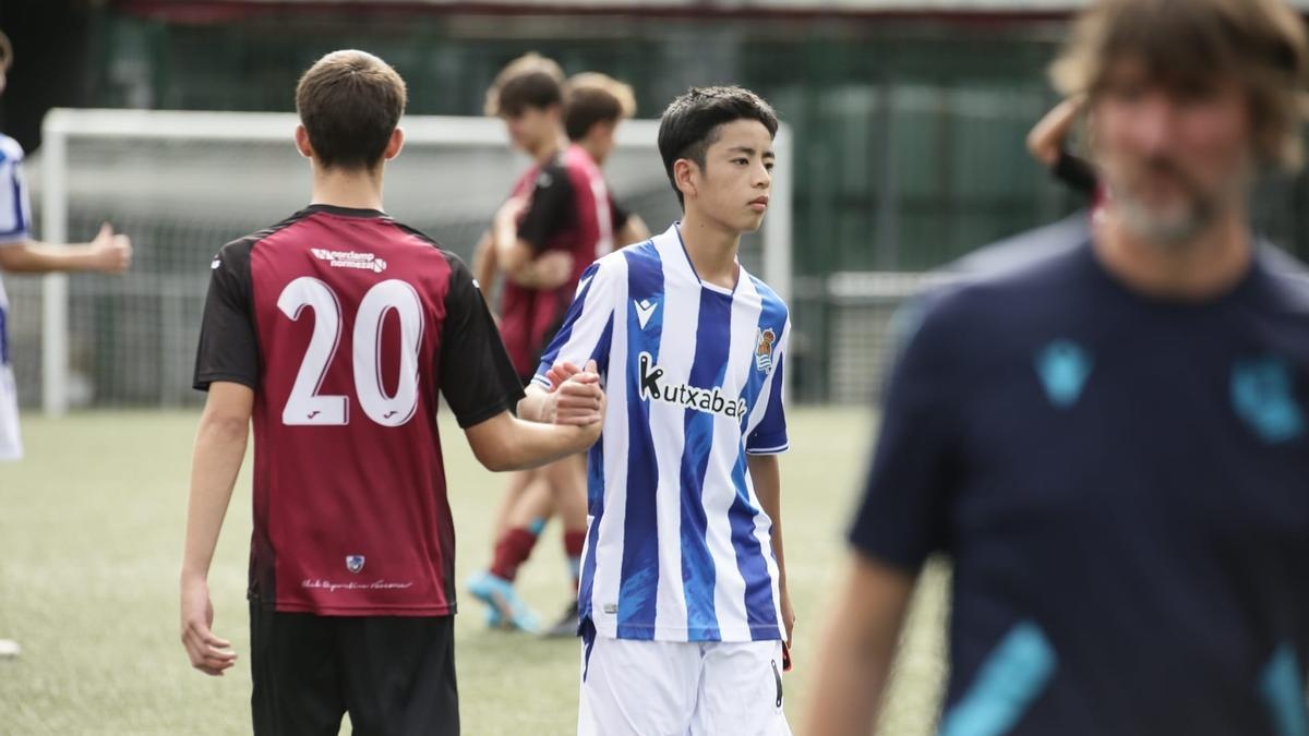 Em trai Kubo gay an tuong hinh anh