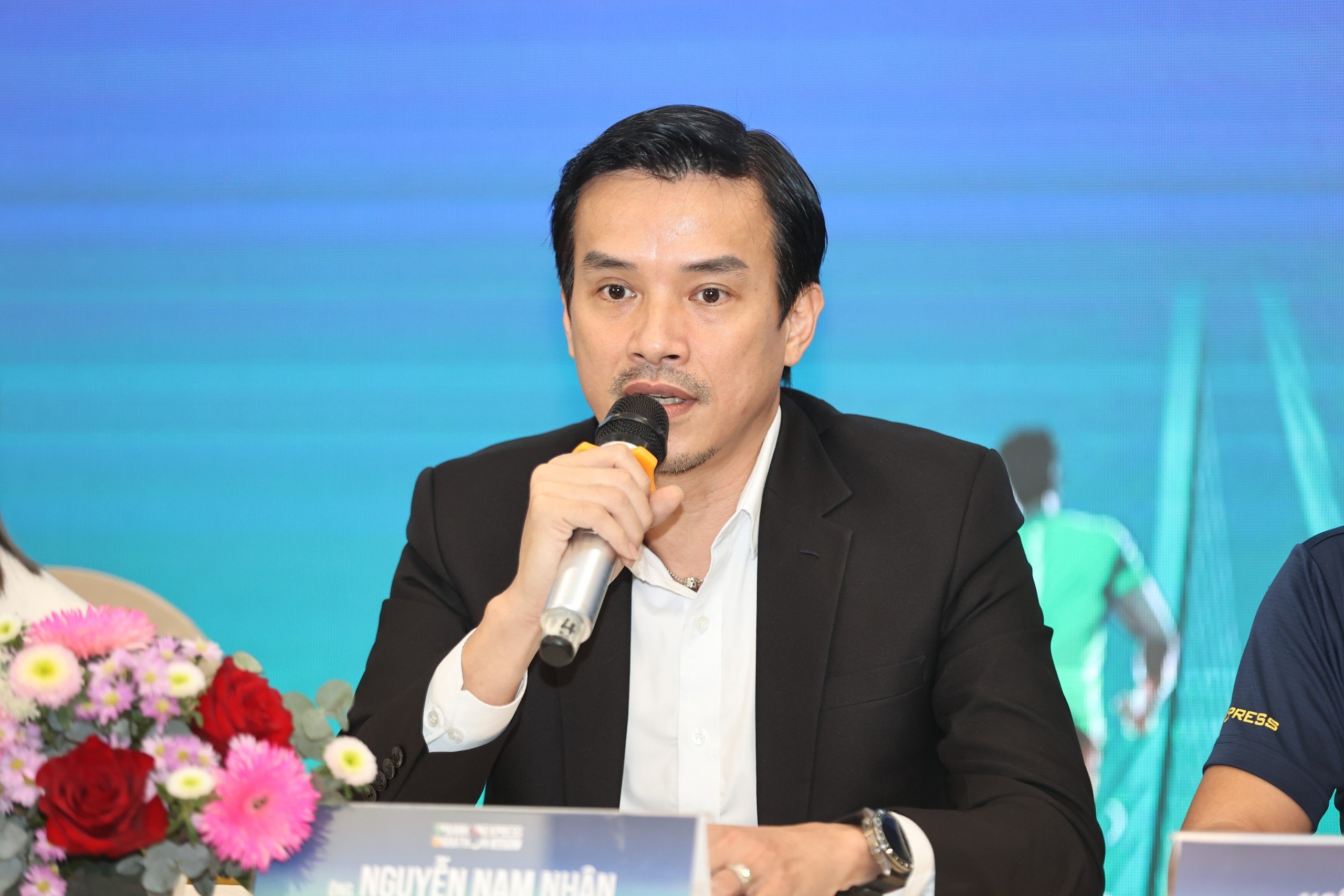 Giai chay dem TP.HCM tap trung dam bao an toan cho runner hinh anh