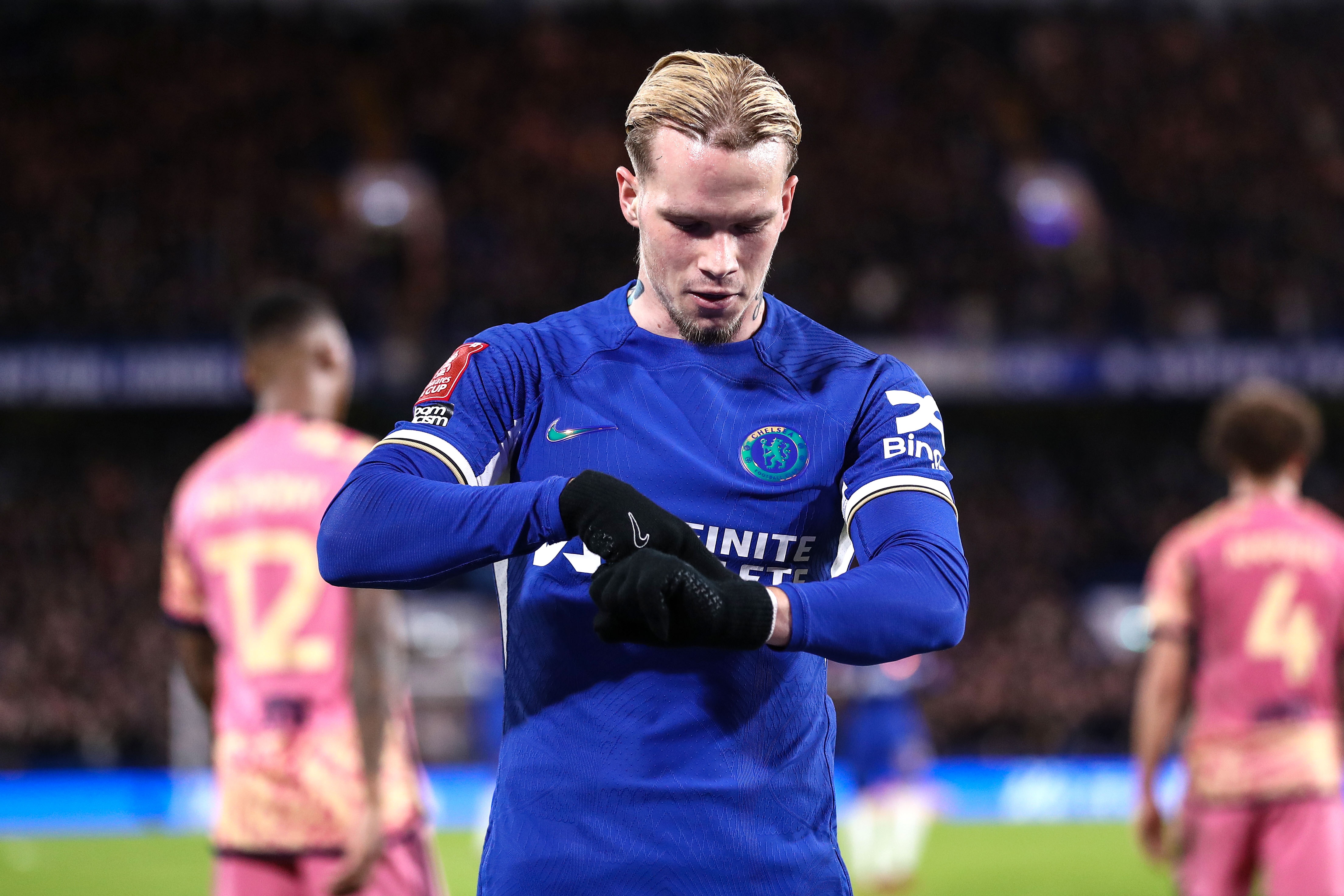 Bi an tuong lai cua Mudryk hinh anh