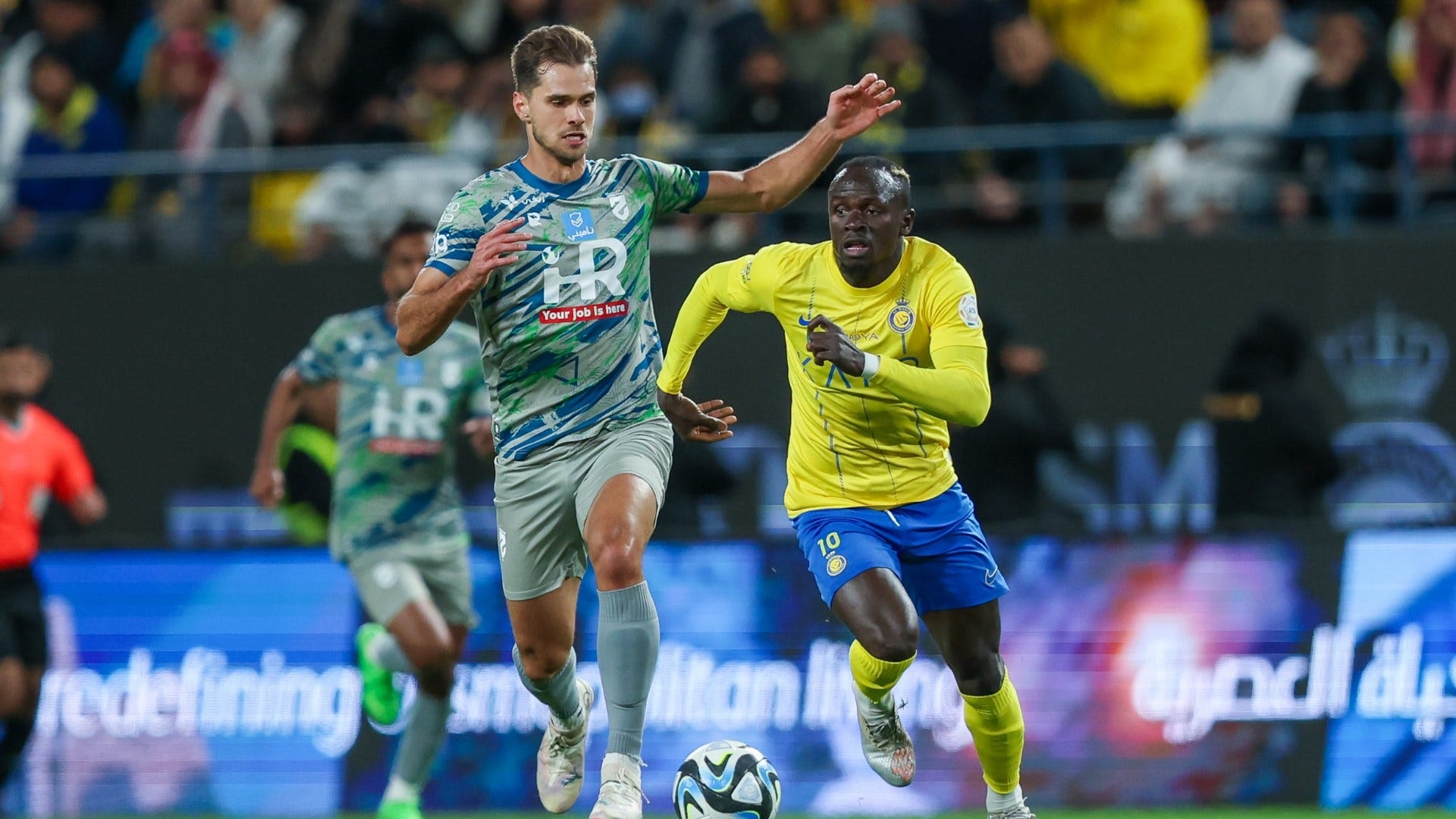 Vang Ronaldo, Al Nassr trai qua tran cau kho tin hinh anh