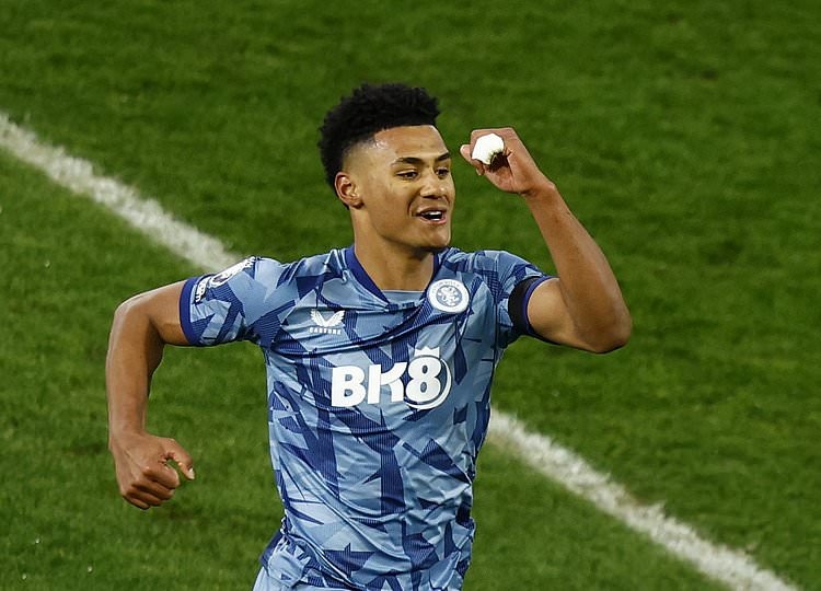 Aston Villa bo xa MU toi 11 diem hinh anh