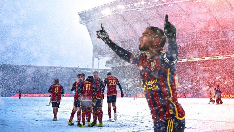 Tran dau day tuyet gay tranh cai o MLS hinh anh