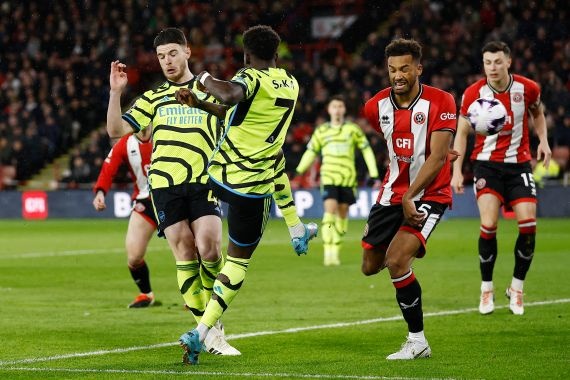 Chieu da phat goc ky la cua Arsenal hinh anh