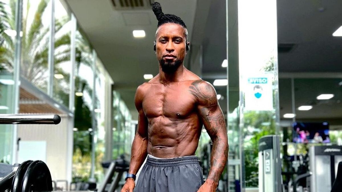 Bi quyet de Ze Roberto giu co bap o tuoi 49 hinh anh