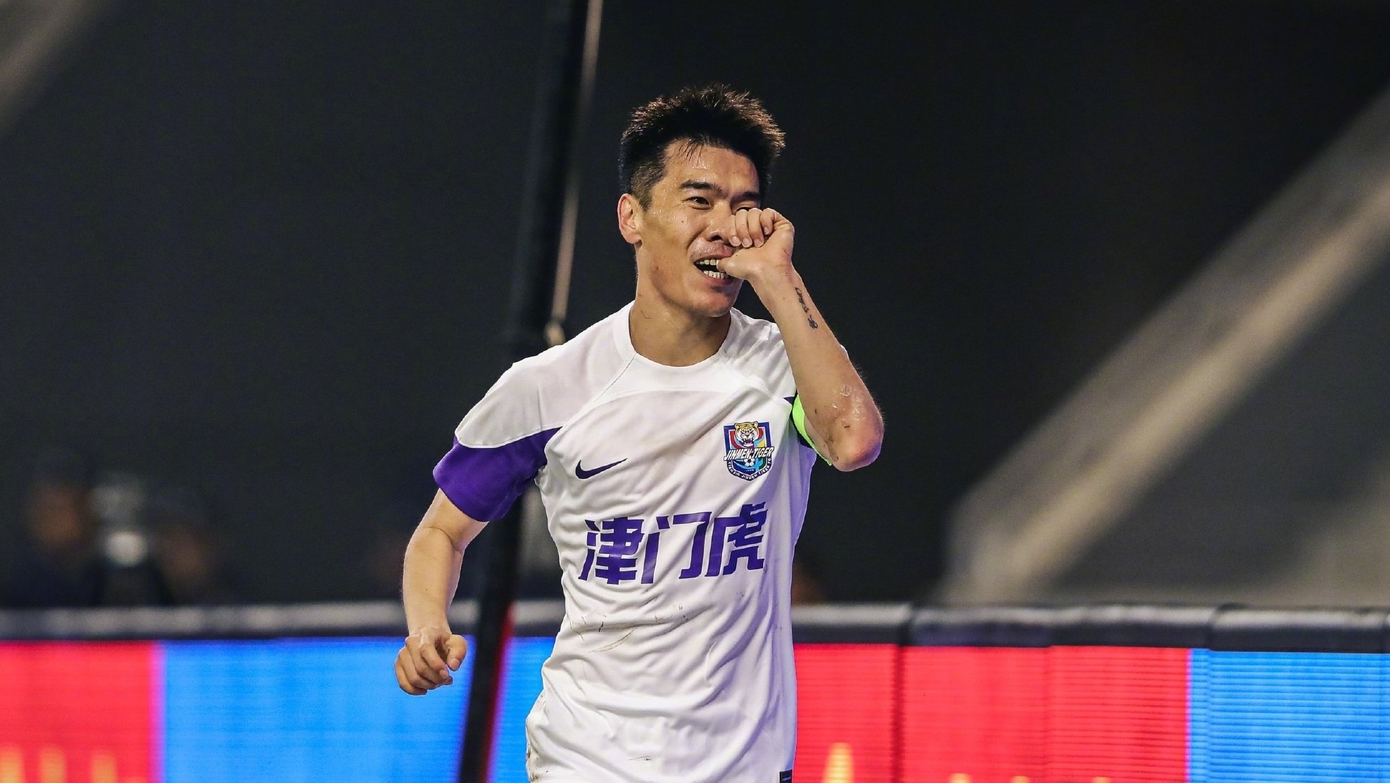 Bao dong voi tuyen Trung Quoc hinh anh