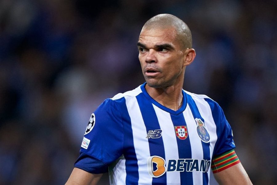 Nga mu truoc Pepe hinh anh