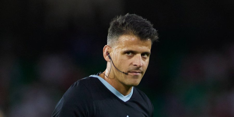 Trong tai khien Real Madrid mat chien thang bi trung phat hinh anh