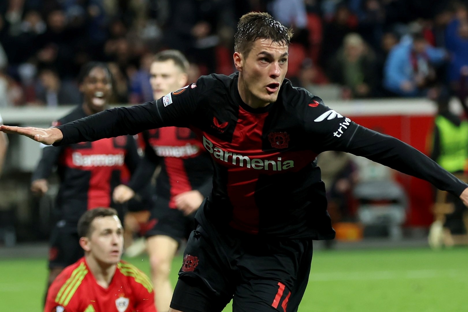 Su trung hop ky la cua tien dao Leverkusen hinh anh