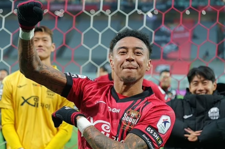 CDV noi gian voi Lingard hinh anh