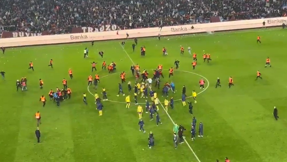 Cau thu danh CDV anh 6